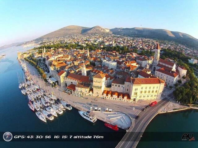 Villa Marta Apartmani Trogir Eksteriør bilde
